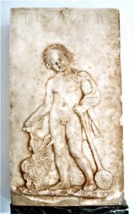 Grabstele des Jungen Philokrates, zu dessen Hand ein spitzartiger Hund hochspringt. (Attika, 3. Jh. v. Chr.)