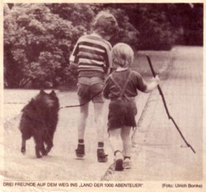 1989 Drei Freunde auf dem Weg ins Land der 1000 Abenteuer (Zeitungbild von meinen Söhnen mit unserer Spitzin Susanne)