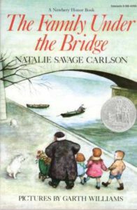 1990 The Family Under the Bridge (Kinderbuch) 01